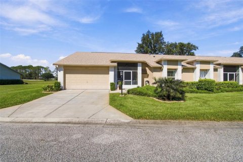 House in Hudson, Florida 2 bedrooms, 167.69 sq.m. № 2416720