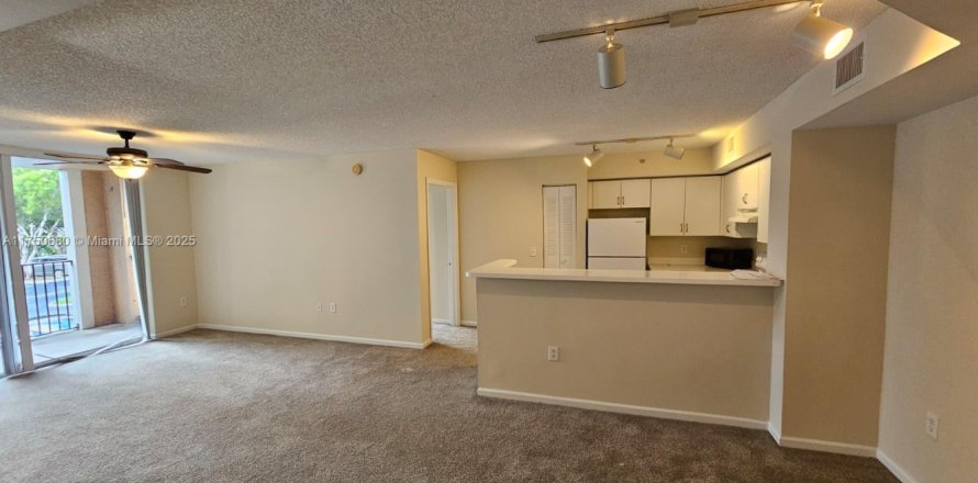 Condominio en Miramar, Florida, 2 dormitorios  № 1979996