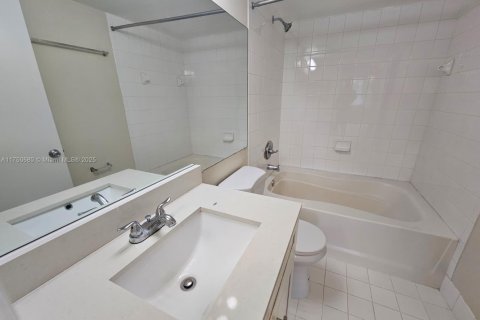 Condominio en venta en Miramar, Florida, 2 dormitorios, 89.74 m2 № 1979996 - foto 18