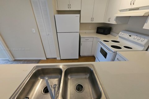 Condominio en venta en Miramar, Florida, 2 dormitorios, 89.74 m2 № 1979996 - foto 8