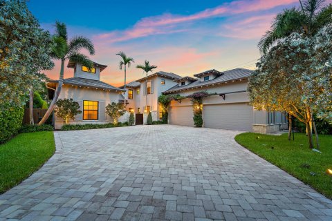 House in Tequesta, Florida 5 bedrooms, 588.16 sq.m. № 2185727