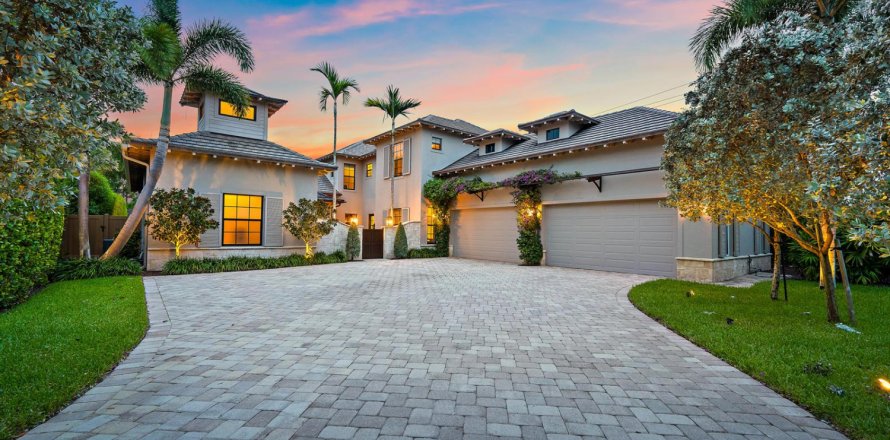 House in Tequesta, Florida 5 bedrooms, 588.16 sq.m. № 2185727