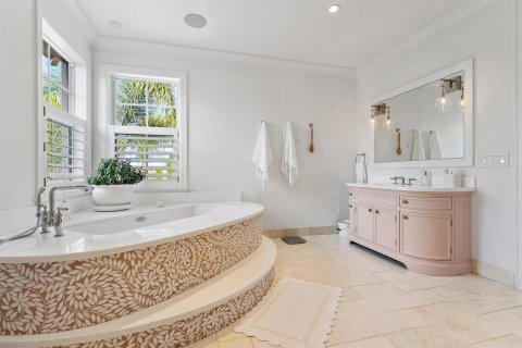 House in Tequesta, Florida 5 bedrooms, 588.16 sq.m. № 2185727 - photo 24