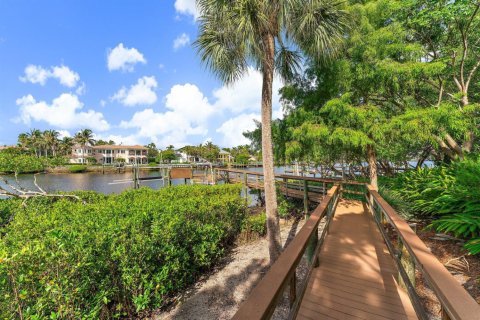 House in Tequesta, Florida 5 bedrooms, 588.16 sq.m. № 2185727 - photo 29
