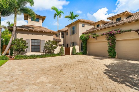 House in Tequesta, Florida 5 bedrooms, 588.16 sq.m. № 2185727 - photo 3