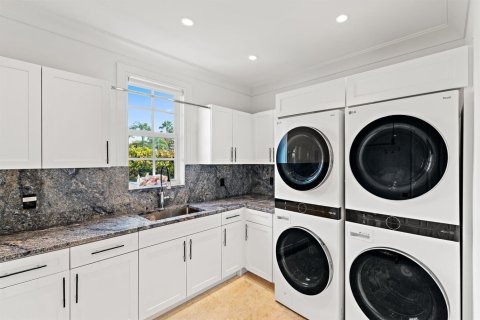 House in Tequesta, Florida 5 bedrooms, 588.16 sq.m. № 2185727 - photo 25