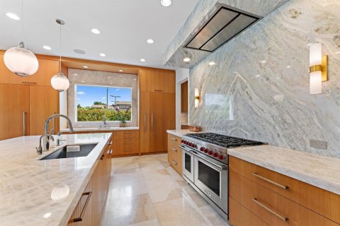 House in Tequesta, Florida 5 bedrooms, 588.16 sq.m. № 2185727 - photo 12