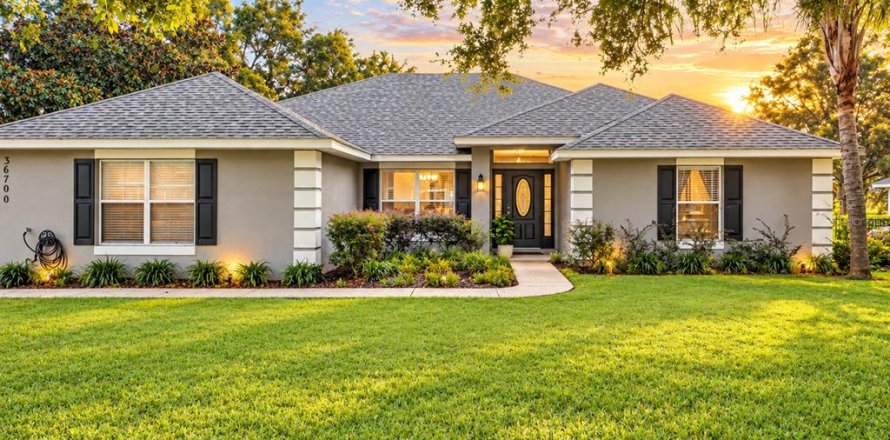 House in Eustis, Florida 4 bedrooms, 199.09 sq.m. № 2429322