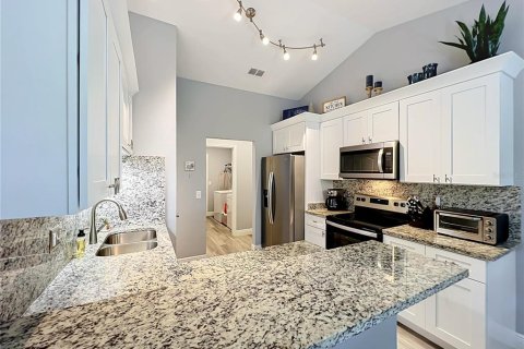 House in Eustis, Florida 4 bedrooms, 199.09 sq.m. № 2429322 - photo 25