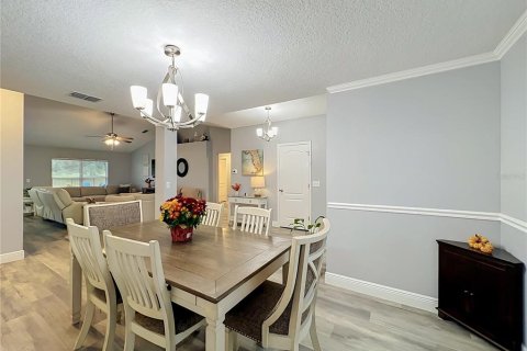 House in Eustis, Florida 4 bedrooms, 199.09 sq.m. № 2429322 - photo 11
