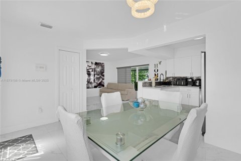 Снять в аренду виллу или дом в Хомстед, Флорида 3 спальни, 110.65м2, № 1927792 - фото 7