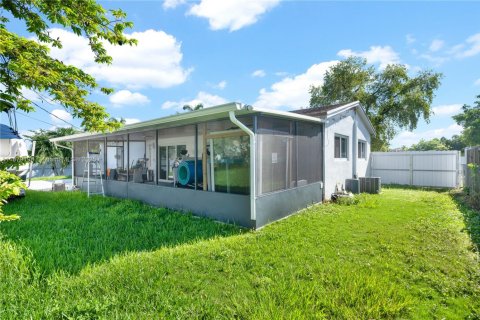 Снять в аренду виллу или дом в Хомстед, Флорида 3 спальни, 110.65м2, № 1927792 - фото 20