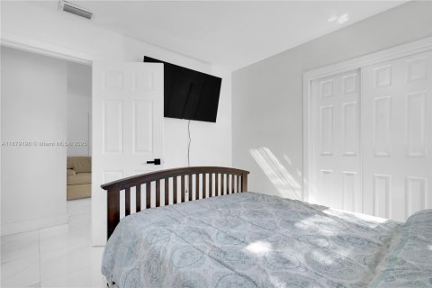 Снять в аренду виллу или дом в Хомстед, Флорида 3 спальни, 110.65м2, № 1927792 - фото 15