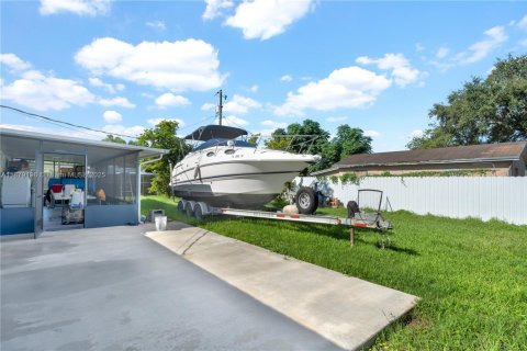 Снять в аренду виллу или дом в Хомстед, Флорида 3 спальни, 110.65м2, № 1927792 - фото 21