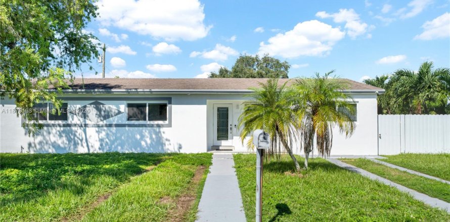 Дом в Хомстед, Флорида 3 спальни, 110.65м2 № 1927792