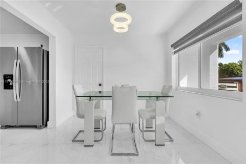 Снять в аренду виллу или дом в Хомстед, Флорида 3 спальни, 110.65м2, № 1927792 - фото 6