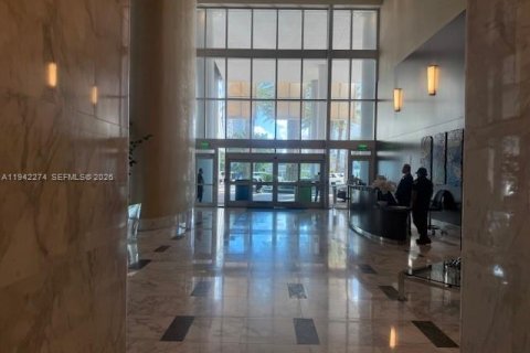 Copropriété à louer à Miami, Floride: 2 chambres, 112.6 m2 № 2000167 - photo 3