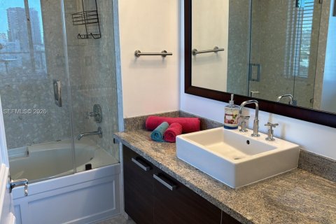 Condo in Miami, Florida, 2 bedrooms  № 2000167 - photo 17