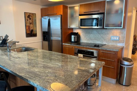 Condo in Miami, Florida, 2 bedrooms  № 2000167 - photo 23