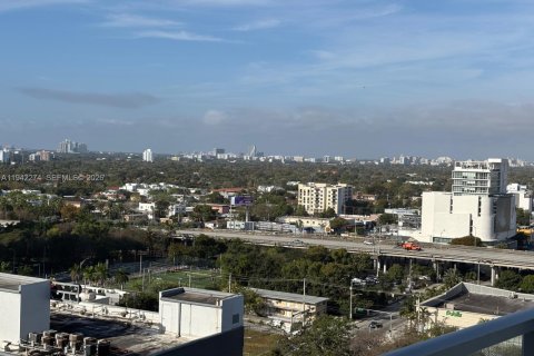 Condo in Miami, Florida, 2 bedrooms  № 2000167 - photo 19