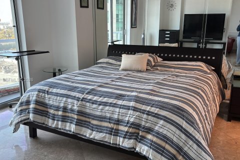 Condo in Miami, Florida, 2 bedrooms  № 2000167 - photo 16