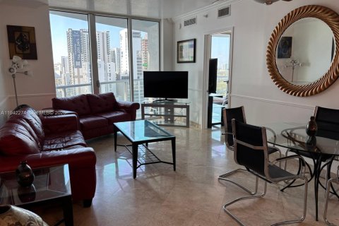 Condo in Miami, Florida, 2 bedrooms  № 2000167 - photo 26