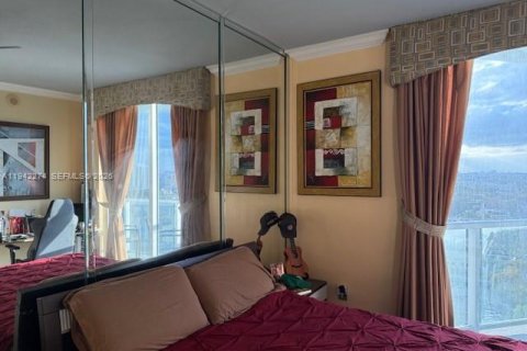 Condo in Miami, Florida, 2 bedrooms  № 2000167 - photo 12