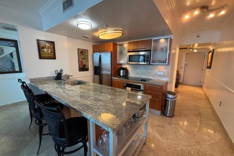 Condo in Miami, Florida, 2 bedrooms  № 2000167 - photo 24