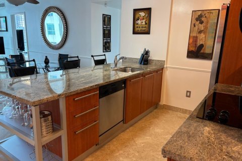 Condo in Miami, Florida, 2 bedrooms  № 2000167 - photo 22