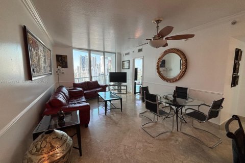Condo in Miami, Florida, 2 bedrooms  № 2000167 - photo 25