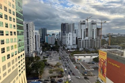 Condo in Miami, Florida, 2 bedrooms  № 2000167 - photo 15