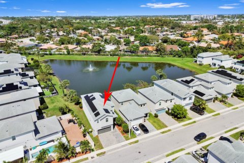 House in Lake Worth, Florida 4 bedrooms, 257.53 sq.m. № 2181592 - photo 2