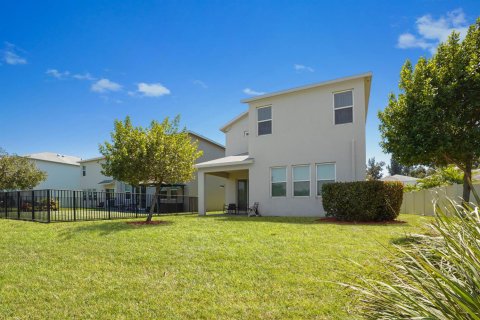 House in Lake Worth, Florida 4 bedrooms, 257.53 sq.m. № 2181592 - photo 6