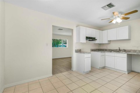 House in Crystal River, Florida 2 bedrooms, 102.56 sq.m. № 1808377 - photo 9