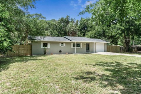 House in Crystal River, Florida 2 bedrooms, 102.56 sq.m. № 1808377 - photo 1
