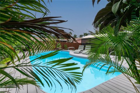 House in Hollywood, Florida 2 bedrooms, 103.12 sq.m. № 1985171 - photo 1