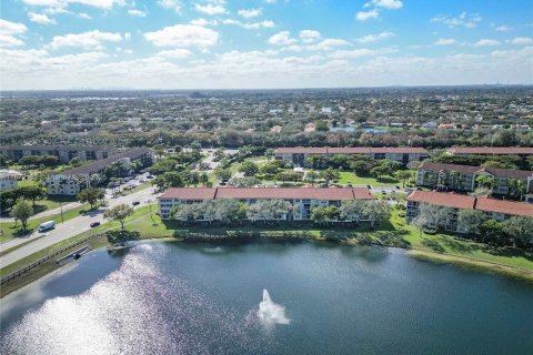 Снять в аренду кондоминиум в Пемброк-Пайнс, Флорида 2 спальни, 100.52м2, № 1926992 - фото 28