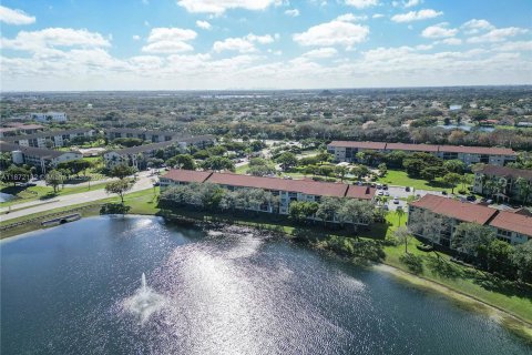 Снять в аренду кондоминиум в Пемброк-Пайнс, Флорида 2 спальни, 100.52м2, № 1926992 - фото 27