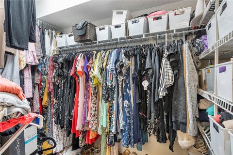 Снять в аренду кондоминиум в Пемброк-Пайнс, Флорида 2 спальни, 100.52м2, № 1926992 - фото 7