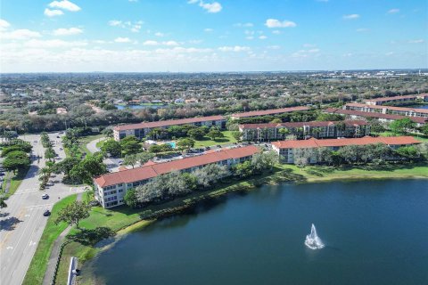 Снять в аренду кондоминиум в Пемброк-Пайнс, Флорида 2 спальни, 100.52м2, № 1926992 - фото 29