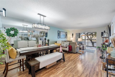 Снять в аренду кондоминиум в Пемброк-Пайнс, Флорида 2 спальни, 100.52м2, № 1926992 - фото 20