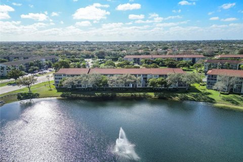 Снять в аренду кондоминиум в Пемброк-Пайнс, Флорида 2 спальни, 100.52м2, № 1926992 - фото 25