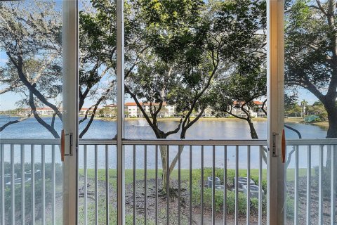 Снять в аренду кондоминиум в Пемброк-Пайнс, Флорида 2 спальни, 100.52м2, № 1926992 - фото 5