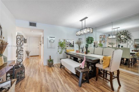 Снять в аренду кондоминиум в Пемброк-Пайнс, Флорида 2 спальни, 100.52м2, № 1926992 - фото 18