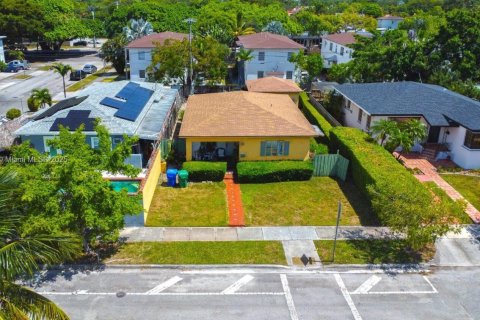 House in Miami, Florida 4 bedrooms, 165.27 sq.m. № 1878677 - photo 13