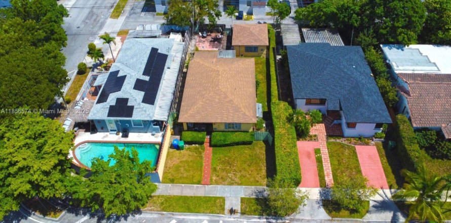 House in Miami, Florida 4 bedrooms, 165.27 sq.m. № 1878677
