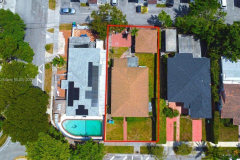 House in Miami, Florida 4 bedrooms, 165.27 sq.m. № 1878677 - photo 11