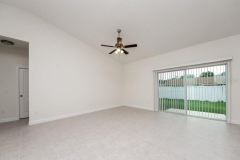 Villa ou maison à louer à Kissimmee, Floride: 4 chambres, 153.01 m2 № 2116479 - photo 3