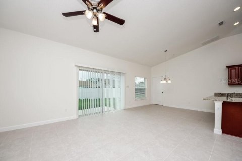 Villa ou maison à louer à Kissimmee, Floride: 4 chambres, 153.01 m2 № 2116479 - photo 4