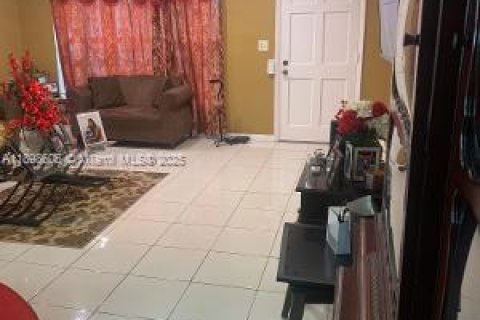 Купить виллу или дом в Лодердейл-Лейкс, Флорида 2 спальни, 133.97м2, № 1950806 - фото 3
